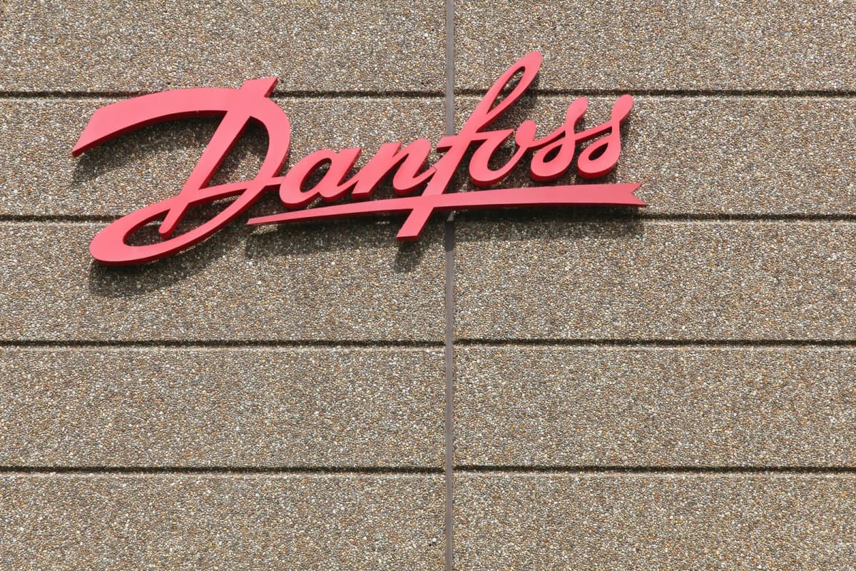 Danfoss-skilt på væg