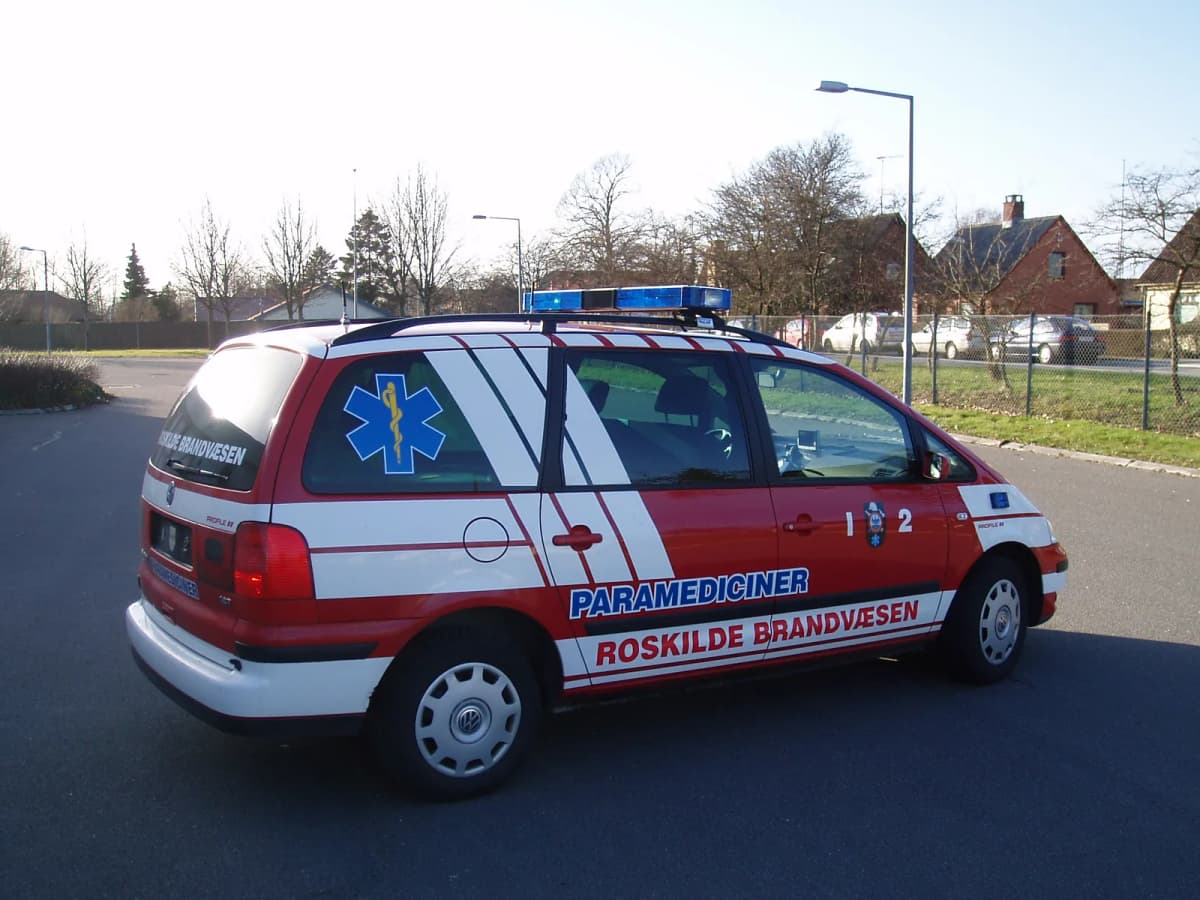 Paramedicinerbil fra Roskilde Brandvæsen
