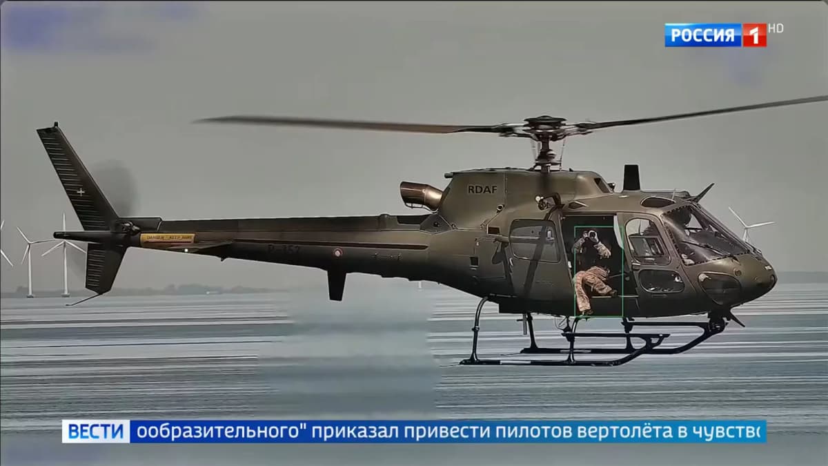 Den danske helikopter fotograferet fra den russiske fregat